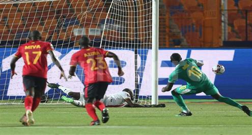 بالفيديو.. للمرة الثانية.. مانى يهدر ركلة جزاء